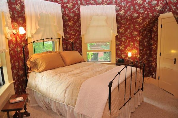 Maplecroft guest bedroom detail